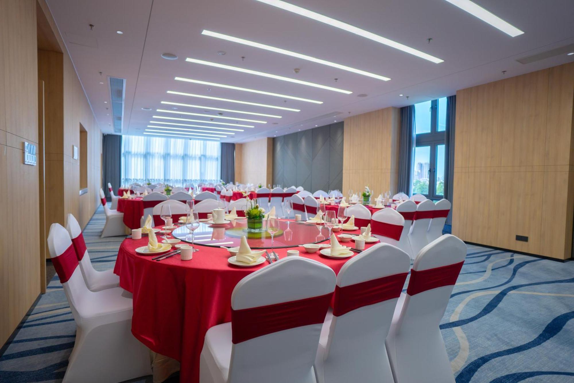 Holiday Inn Express Guangzhou Panyu Dashi By Ihg Exteriör bild